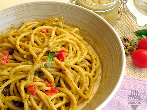 pasta pesto alla siciliana con pistacchi